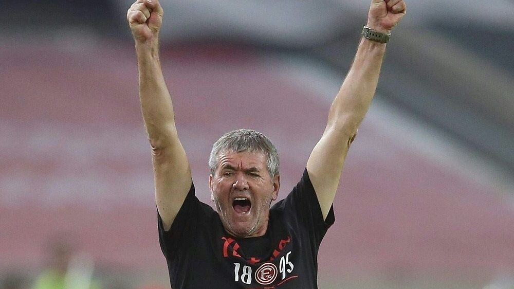 <strong>Aufstiegs-Rekord</strong><br>Funkel hält aktuell den Rekord für die meisten Aufstiege von der 2. in die 1. Bundesliga als Trainer. Insgesamt stieg er bereits sechs Mal auf. Zuletzt in der Saison 2017/2018 mit Fortuna Düsseldorf. Außerdem stieg er mit Bayer 05 Uerdingen (91/92, 93/94), dem MSV Duisburg (95/96), dem 1. FC Köln (02/03) und Eintracht Frankfurt (04/05) auf.