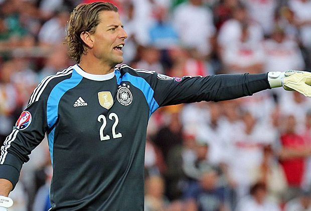 
                <strong>Roman Weidenfeller</strong><br>
                Urlaub in Faro? Weit gefehlt! Weide hat mehr zu tun als erwartet. Ist schon vor der Pause bei einem Schuss von Priestley hellwach und auch bei Payas' Freistoß auf dem Posten. Auch im zweiten Durchgang ist Weidenfeller gefordert und bleibt unbezwungen. ran-Note: 2
              