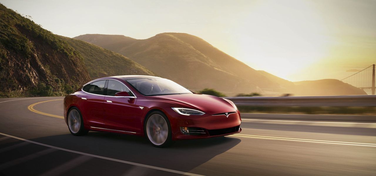 Model S. Reichweite laut Tesla: mehr als 600 Kilometer. Preis: ab 87.000 Euro.