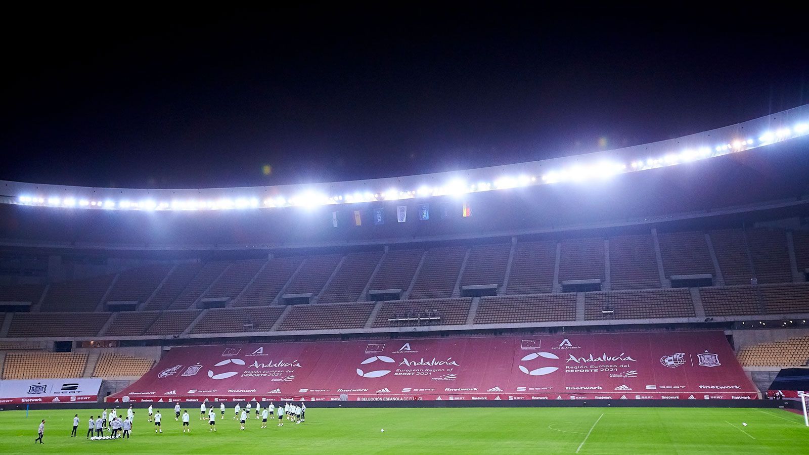 
                <strong>Sevilla - Estadio La Cartuja</strong><br>
                &#x2022; Kapazität: 60.000 -<br>&#x2022; Auslastung: noch offen, wohl 25-33 Prozent (rund 15.000)<br>
              