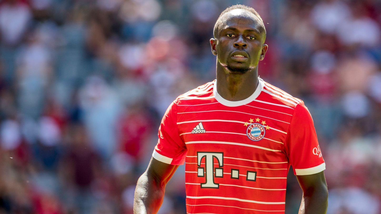 
                <strong>Platz 1: Sadio Mane</strong><br>
                &#x2022; Preis: 16 Millionen<br>&#x2022; Verein: FC Bayern München<br>&#x2022; Punkte 2021/22: -<br>
              