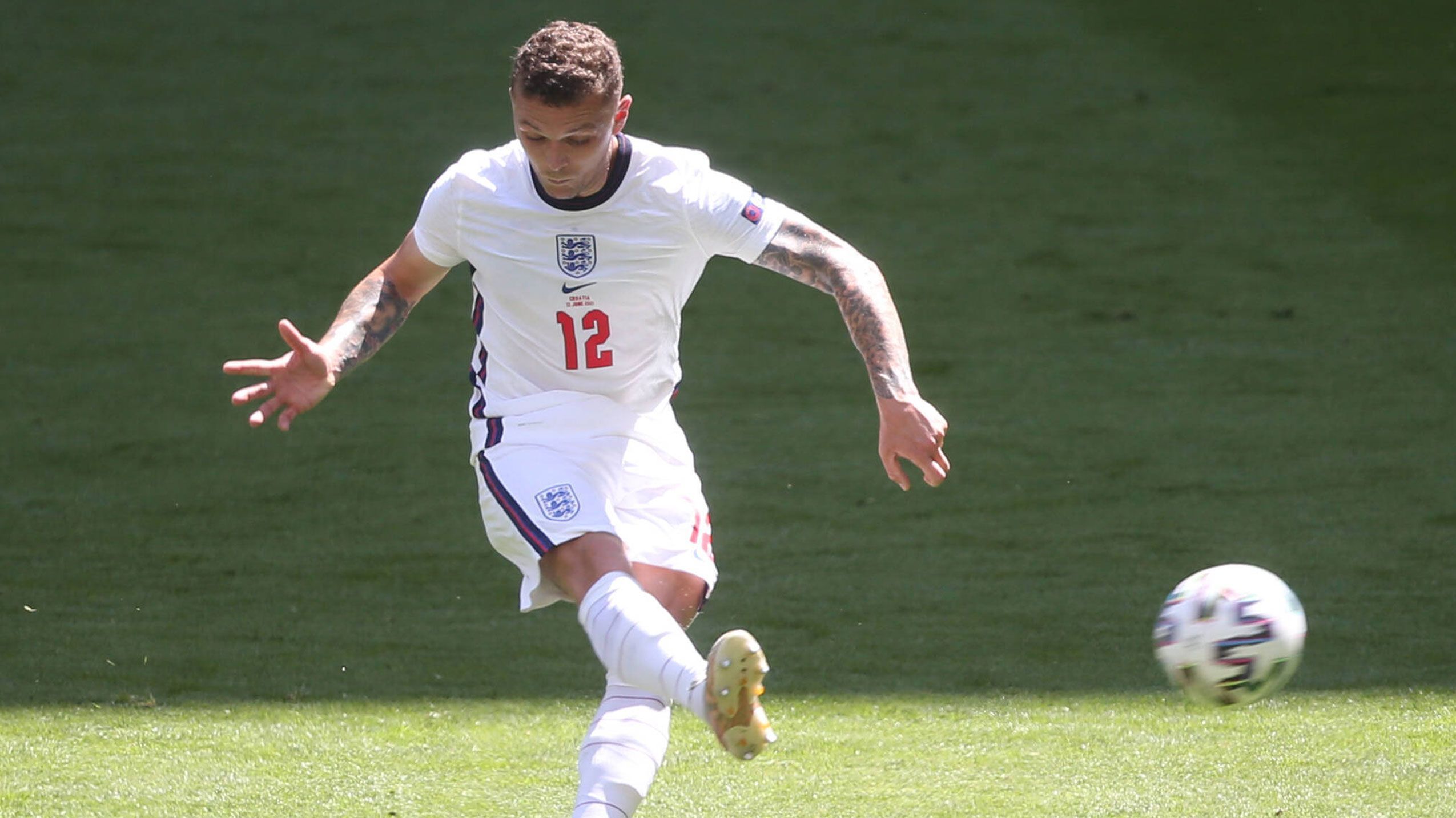 
                <strong>Kieran Trippier (England)</strong><br>
                Lässt sich auf der linken Seite nur selten aus der Ruhe bringen, dazu immer wieder mit Vorwärtsdrang. Schaltet allerdings mit zunehmender Spielzeit auch einen guten Gang zurück. Bleibt dabei aber konzentriert. ran-Note: 3
              