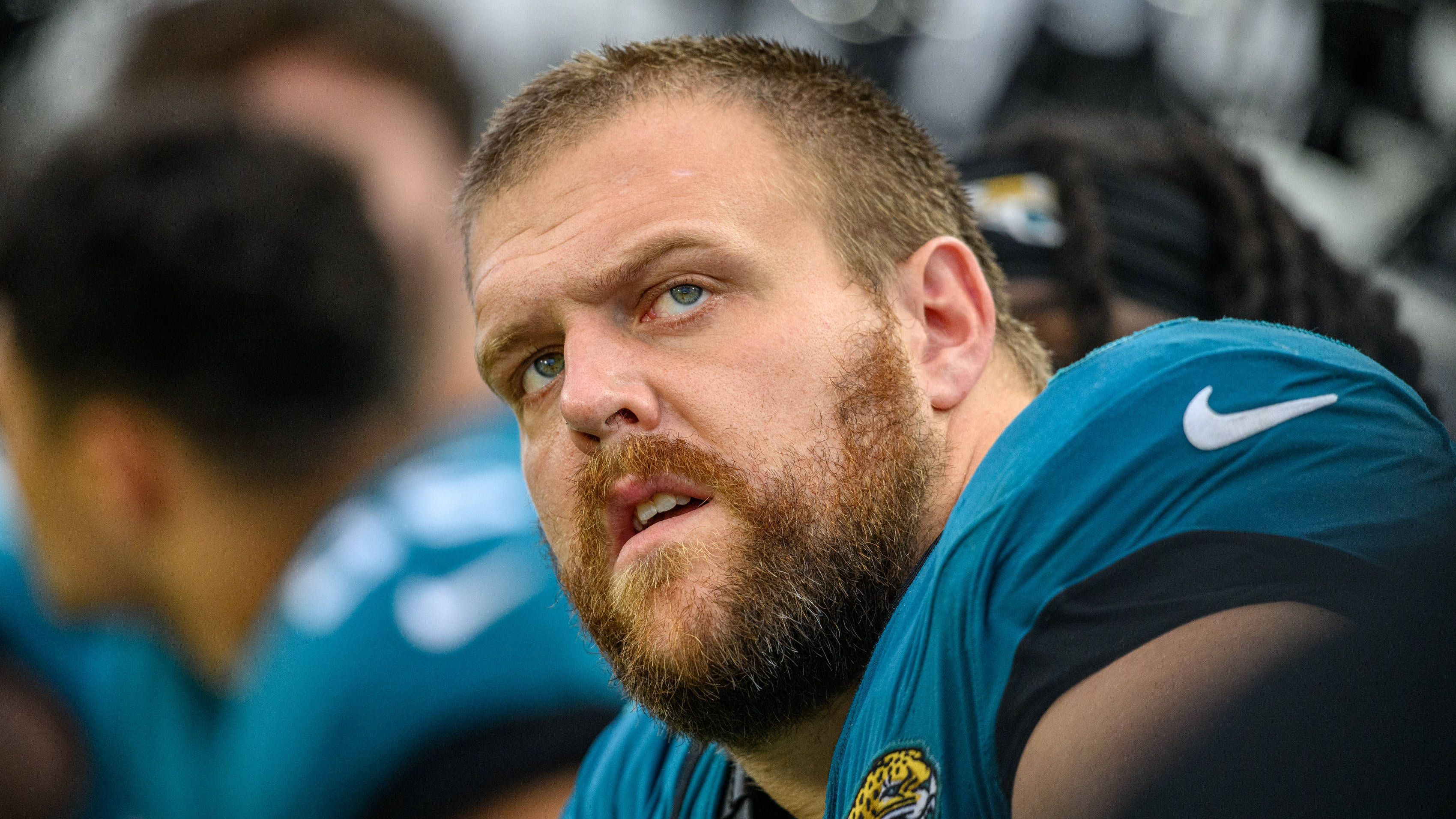 <strong>Brandon Scherff (Jacksonville Jaguars)</strong><br>Die Karriere von Offensive Lineman Brandon Scherff ist beendet. Das erklärte der Guard in einem Interview mit der Universität von Iowa, wo er in die Hall of Fame aufgenommen wurde. "So eine Karriere hätte ich mir nie erträumen lassen." Scherff spielte sieben Saisons für die Washington Commanders und zuletzt drei Jahre für die Jacksonville Jaguars und wurde fünf Mal in den Pro Bowl berufen.
