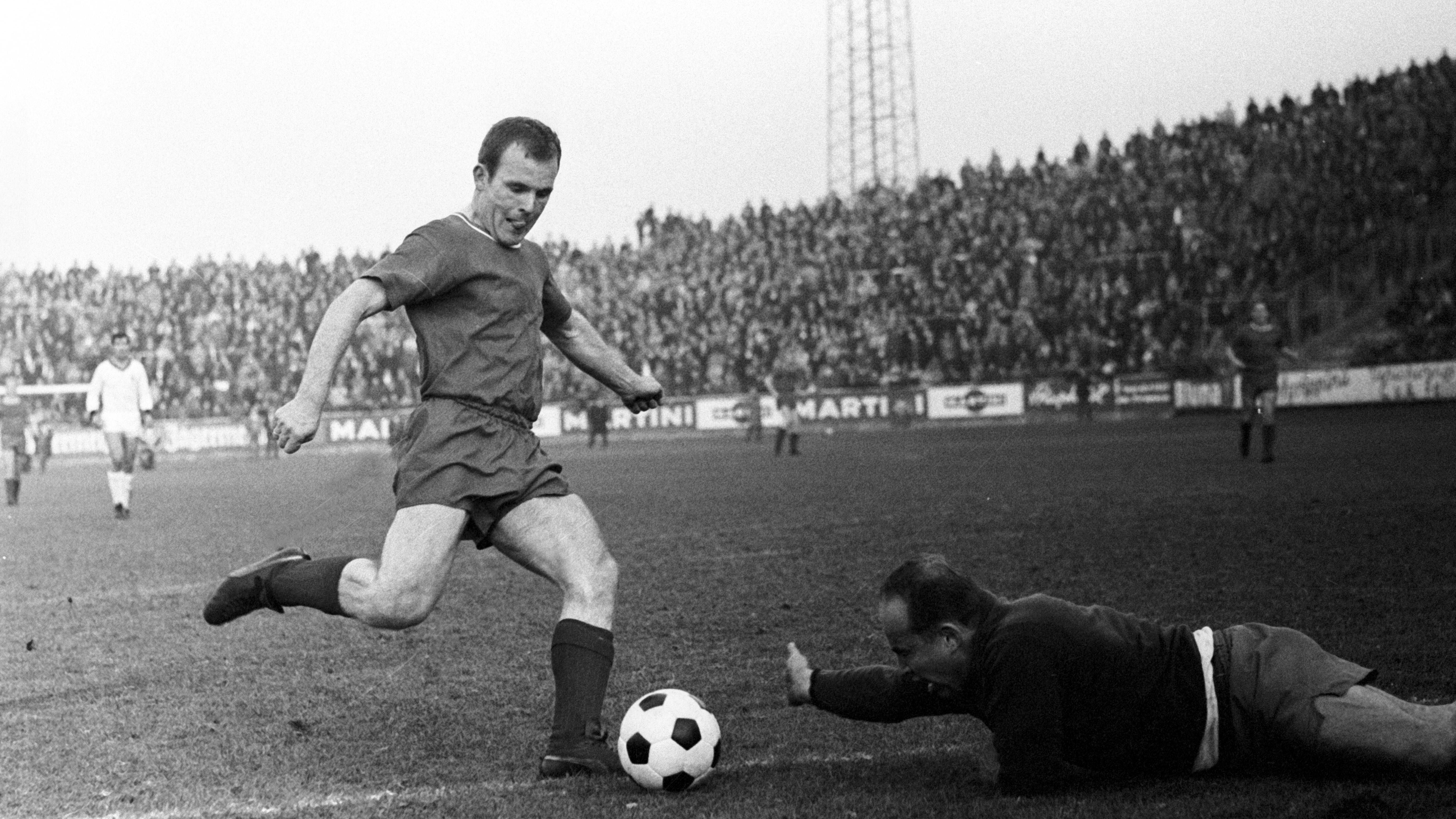 <strong>Sechs Tore: Manfred Rummel</strong><br><strong>Saison:</strong> 1965/66<br><strong>Verein:</strong> 1. FC Kaiserslautern