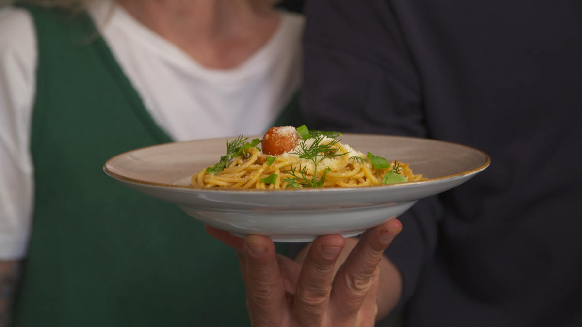 Spaghetti mit Tomaten-Oliven-Sauce