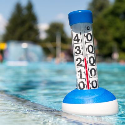 Sommer, 27 Grad im Freibad