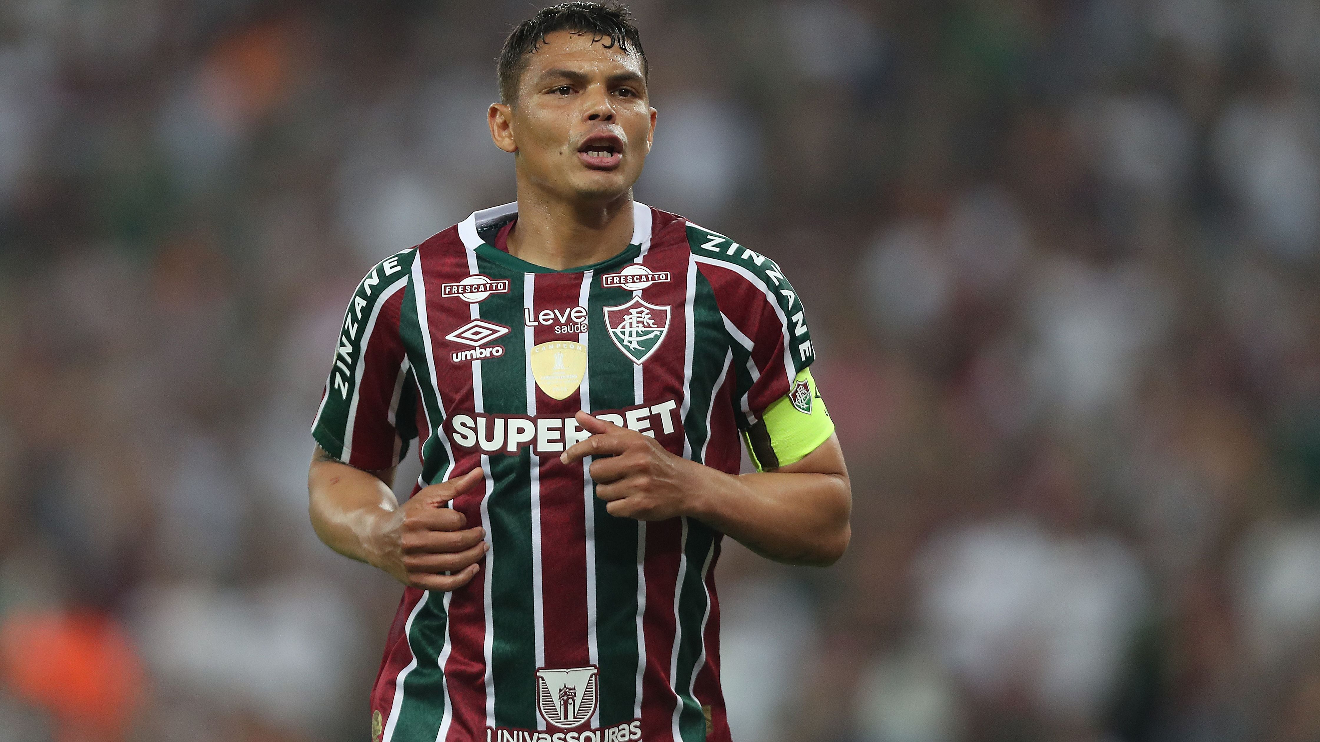 <b>Fluminense</b><br>Fluminense komplettiert das brasilianische Quartett! Mit echten Legenden! Angefangen beim ewigen Thiago Silva (Bild), aber auch noch mit dem ewigen Talent Ganso, der in Spanien beim FC Sevilla kickte. Torwart Fabio ist sogar 44 Jahre alt, spielte ausschließlich in Brasilien - aber ist dort Kult. Zudem spielt ein gewisser Renato Augusto bei Fluminense. Ja, der Renato Augusto, der 2013 zu Bayer 04 Leverkusen wechselte. Mittlerweile 37 Jahre alt.