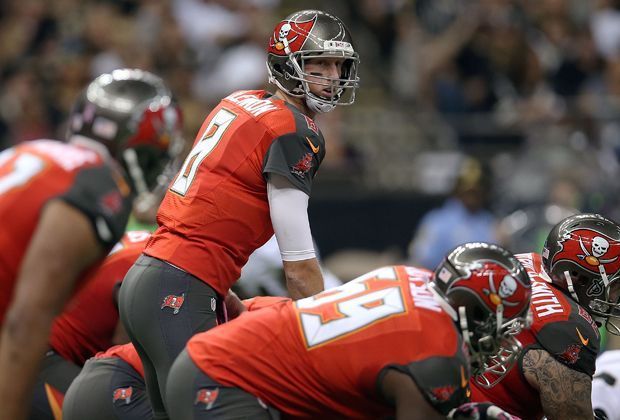 
                <strong>New Orleans Saints - Tampa Bay Buccaneers 37:31 n.V.</strong><br>
                Auch Tampas Mike Glennon riskiert mal einen Blick zur Außenlinie.
              