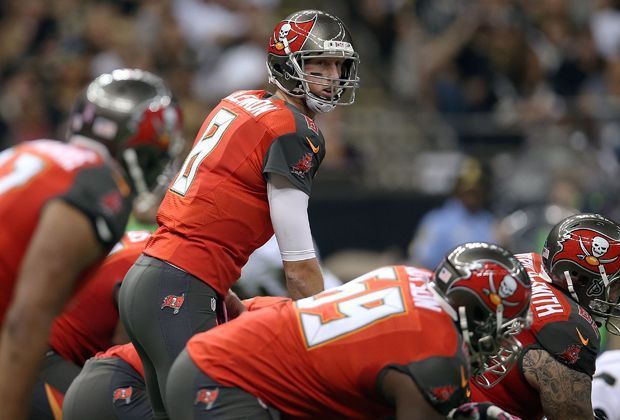 
                <strong>New Orleans Saints - Tampa Bay Buccaneers 37:31 n.V.</strong><br>
                Auch Tampas Mike Glennon riskiert mal einen Blick zur Außenlinie.
              