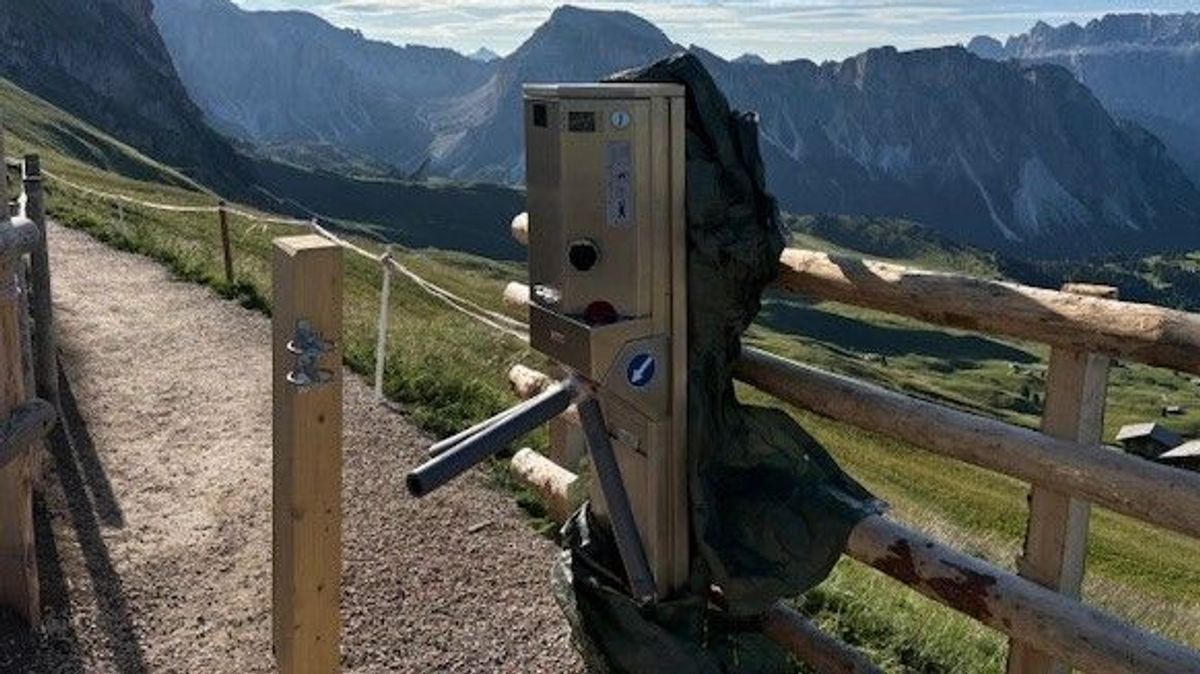 Italien, Grödnertal (val Gardena): Das Drehkreuz auf dem Panoramaweg, der zum Seceda führt 