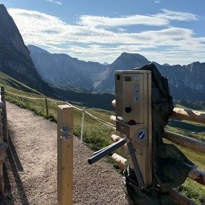Italien, Grödnertal (val Gardena): Das Drehkreuz auf dem Panoramaweg, der zum Seceda führt 