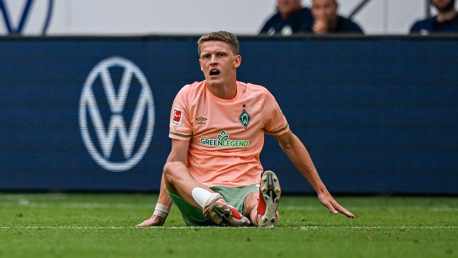 
                <strong>Werder Bremen</strong><br>
                Zugänge: Jens Stage (FC Kopenhagen), Mitchell Weiser (Bayer 04 Leverkusen), Lee Buchanan (Derby County), Oliver Burke (Sheffield United), Niklas Stark (Hertha BSC), Dikeni Salifou (FC Augsburg U19), Amos Pieper (Arminia Bielefeld), Benjamin Goller (Karlsruher SC/Rückkehrer), Dudu (Nordsjaelland/Rückkehrer)
              