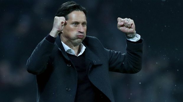 
                <strong>Platz 7 - Roger Schmidt (Bayer Leverkusen)</strong><br>
                Anzahl Einwechslungen: Tore durch Einwechselspieler: 7Torbeteiligungen durch Einwechselspieler: 12
              