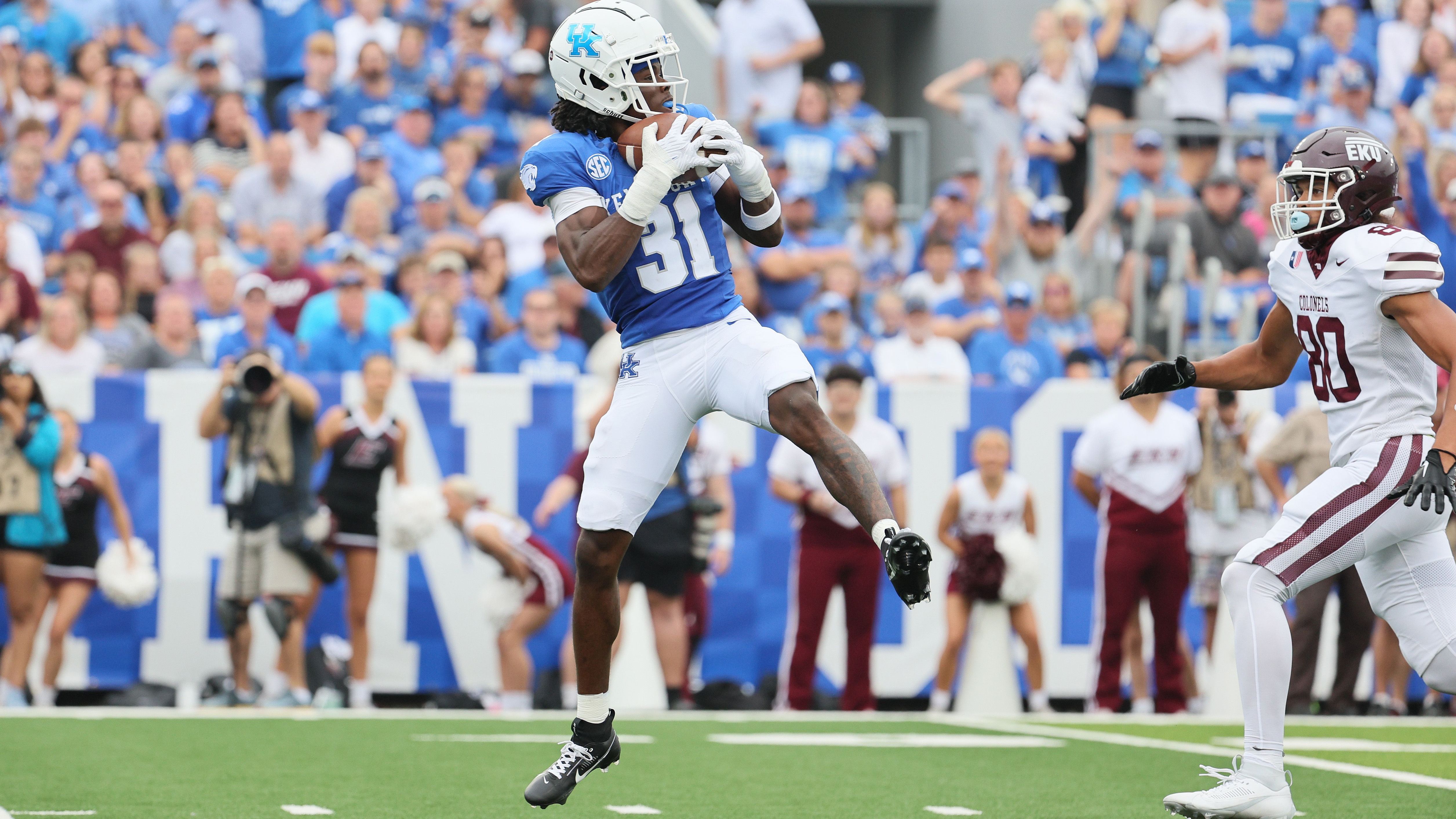 <strong>Maxwell Hairston (Buffalo Bills)</strong><br><strong>Position</strong>: Defensive Back / Safety<br><strong>Alter in 2028</strong>: 24<br>Genau wie das Küken der Truppe! Vielleicht ein Bold Call, doch Hairston steht ebenfalls für Speed und Explosivität. Die Attribute, die man hier braucht. Wir setzen auf ihn.