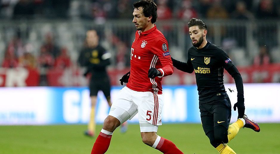 
                <strong>Mats Hummels</strong><br>
                Mats Hummels: Viel rollte auf die Bayern-Defensive in Halbzeit eins nicht zu, dementsprechend selten war Hummels unter Druck. Die wenigen Aktionen klärte er sicher, im Spielaufbau mit einer klaren und sicheren Linie. ran-Note: 3.
              