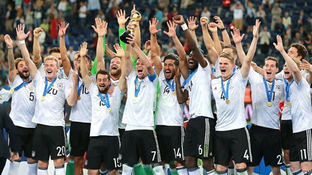 
                <strong>ran-Prognose: Die Aussichten für die 41 WM-Kandidaten</strong><br>
                Joachim Löw hat in der Nationalmannschaft den "härtesten Konkurrenzkampf" ausgerufen, "den wir je erlebt haben". Der Bundestrainer hat im Hinblick auf die WM im kommenden Jahr in Russland 35 bis 40 Spieler auf dem Zettel. ran.de wagt eine Prognose, was für Aussichten die Kandidaten haben.
              