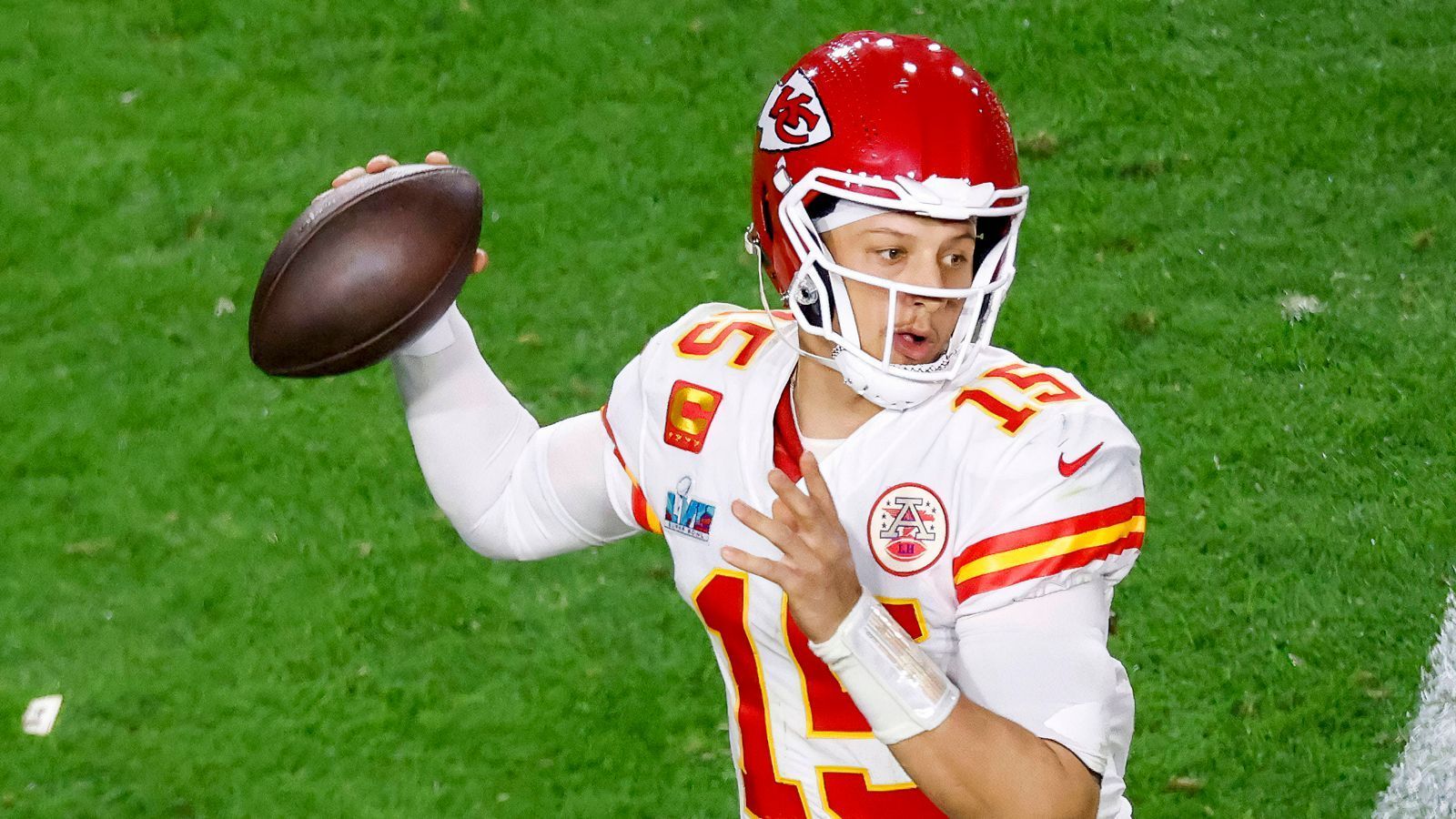 
                <strong>Patrick Mahomes (Quarterback, Kansas City Chiefs)</strong><br>
                Ideale Spitznamen: "Showtime" oder "Mahomesaiah".
              