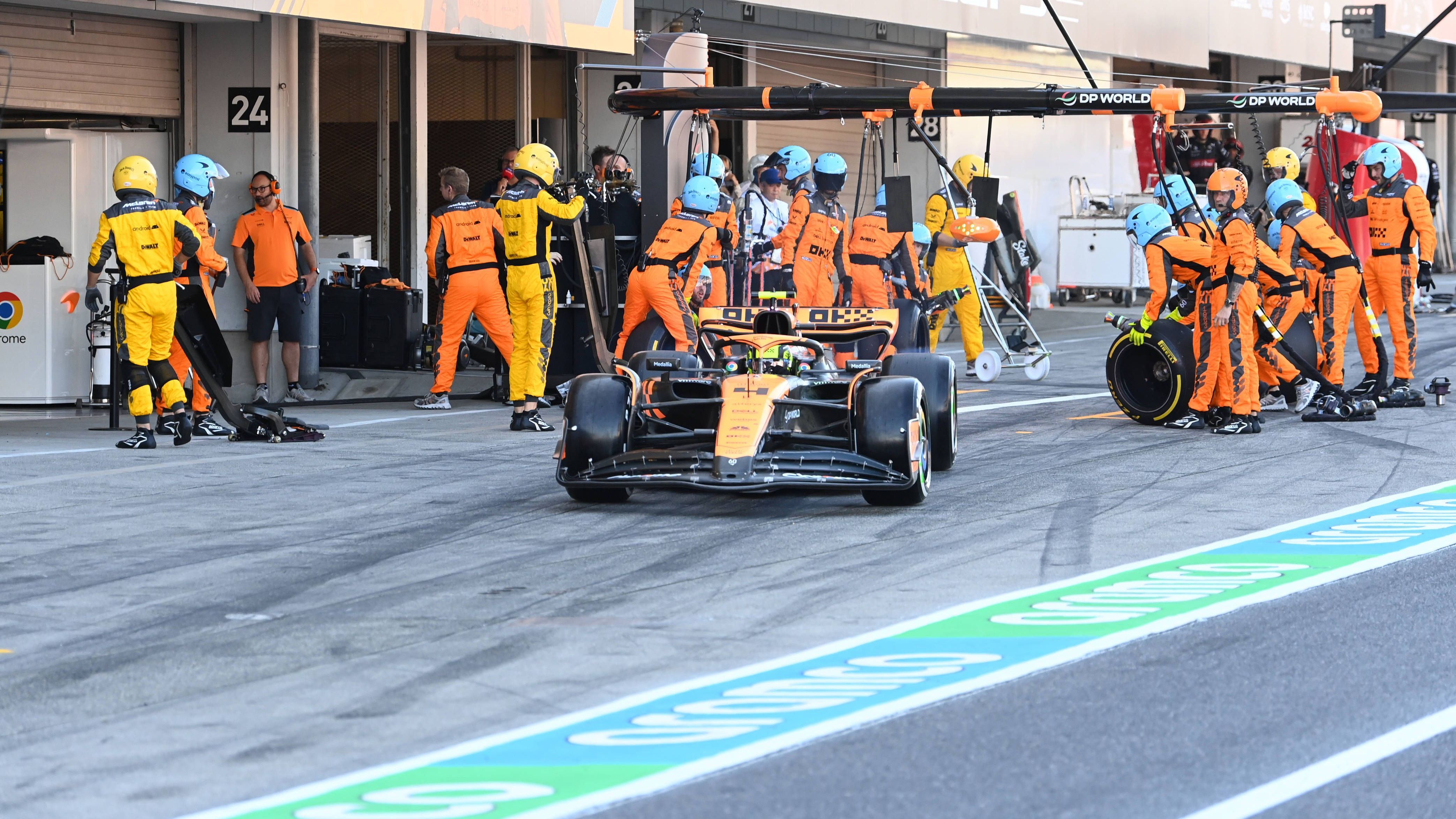 <strong>Gewinner: McLaren</strong><br>Damit war nicht zu rechnen. Noch zu Saisonbeginn performte das Team schwach, in Japan sprang mit den Rängen zwei und drei das beste Resultat dieser Saison heraus. In der Konstrukteurs-WM pirschen sich die orangen Boliden mehr und mehr an Aston Martin heran, Rang vier ist schon lange nicht mehr ausgeschlossen. Starkes Comeback nach einem schwachen Start.