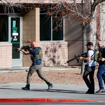 Bei einem Schusswaffenangriff an einer Universität in der US-Stadt Las Vegas sind mindestens drei Menschen getötet worden.