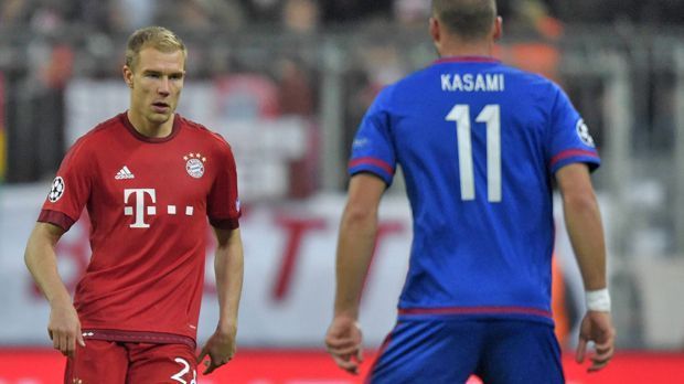 
                <strong>Holger Badstuber</strong><br>
                Holger Badstuber: Startelf-Comeback nach 217 Tagen. In der Defensive 54 Minuten lang kaum gefordert blieb ihm Zeit und Raum für die Spieleröffnung. Stark seine Diagonalbälle auf die Außen. Dann verliert er das Laufduell gegen Ideye. Notbremse. Rot. ran-Note: 4
              