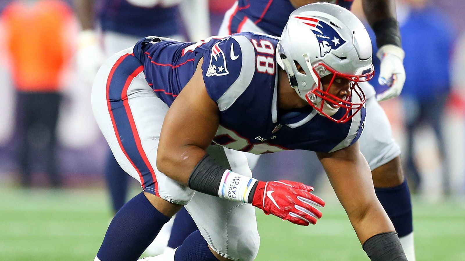 
                <strong>6. Trey Flowers (New England Patriots)</strong><br>
                Der 25-Jährige ist vielseitig und ist für dfie Patriots ein wichtiger Spieler. Sollten die Pats ihn trotzdem in die Free Agency ziehen lassen, ist ein Defensive End auf dem Markt, der sowohl als Pass Rusher als auch beim Laufspiel eine verlässliche Größe ist. Ein Schweizer Messer für jede Defense, wie zahlreiche Experten anmerken.
              