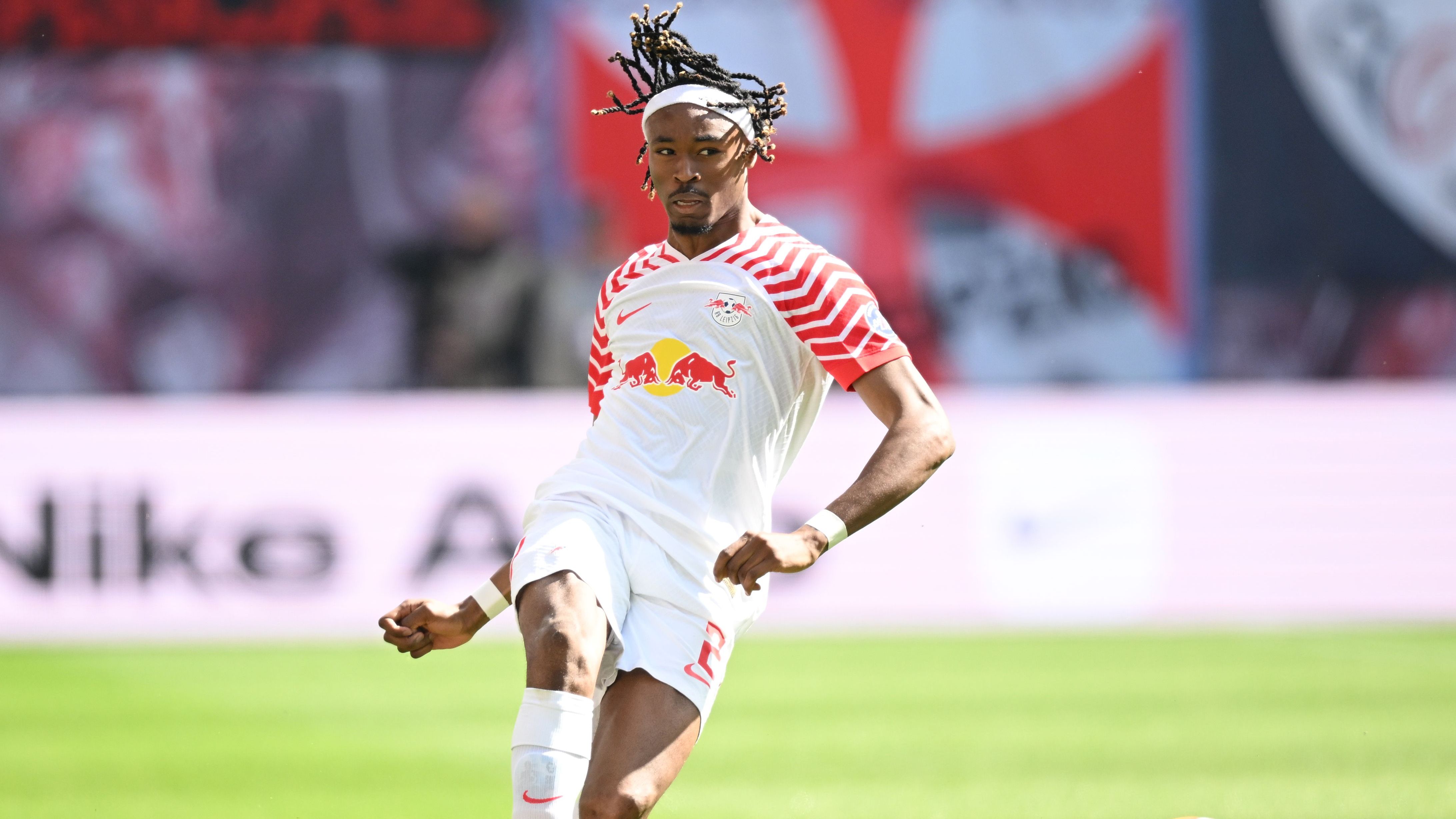 <strong>Abwehr: Mohamed Simakan (RB Leipzig)</strong><br>Einsätze: 32<br> Tore: 2<br>Vorlagen: 4<br>Marktwert: 35 Millionen Euro