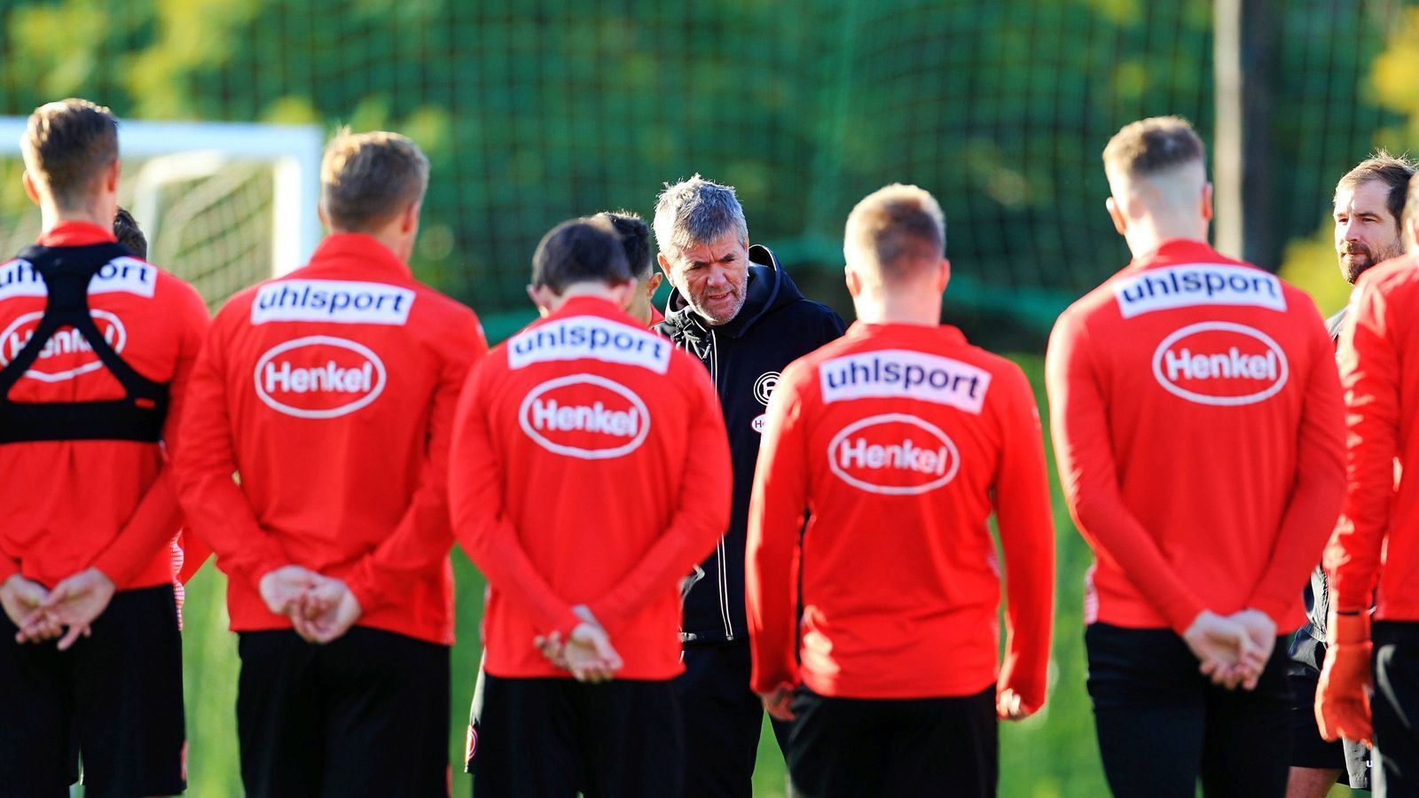 
                <strong>Fortuna Düsseldorf </strong><br>
                Trainingsauftakt: 30. Juni 2019Trainingslager: 1. - 8. Juli in Wiesensee, 17. -26. Juli in Maria Alm (Österreich)Testspiele: 4. Juli gegen RSV 1819 Weyer8. Juli gegen Sportfreunden Siegen11. Juli gegen SV Sonsbeck6. August gegen VfL Benrath
              