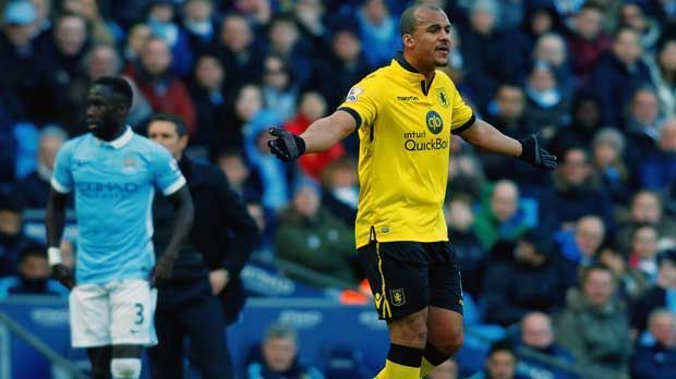 
                <strong>Gabriel Agbonlahor</strong><br>
                Gabriel Agbonlahor von Aston Villa stand seinem Klub im Endspurt der Saison 2016/17 nicht mehr zur Verfügung. Der kuriose Grund: Agbonlahor musste sich laut Angaben seines Klubs in zwei Wochen einem Fitnessprogramm unterziehen. Er wäre schlichtweg zu dick. Die überschüssigen Pfunde hätten erst purzeln müssen, bevor er wieder zum Einsatz kommt.
              