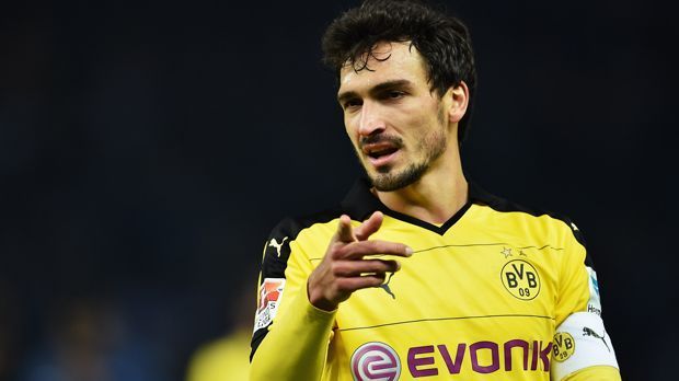 
                <strong>Mats Hummels</strong><br>
                Mats Hummels: Auch Mats Hummels durchlief die komplette Jugend der Bayern. Seinen ersten Einsatz im Profikader feierte er am letzten Spieltag der Saison 2006/2007 unter Felix Magath - langfristig überzeugen konnte er nicht. Auch in der folgenden Saison blieb Hummels der Durchbruch verwehrt. Zur Winterpause wurde er an Borussia Dortmund ausgeliehen und später vom BVB fest verpflichtet. In Dortmund entwickelte sich der mittlerweile 27-Jährige zu einem der besten Innenverteidiger der Welt. 
              