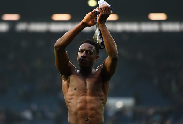 
                <strong>Danny Welbeck</strong><br>
                Danny Welbeck: Das kann sich sehen lassen! Wenn Englands Nationalspieler Danny Welbeck nach dem Spiel sein Trikot auszieht, ist das ein echter Hingucker. Das berühmteste Sixpack in der Welt der Fußballer gehört jedoch einem anderen ...
              