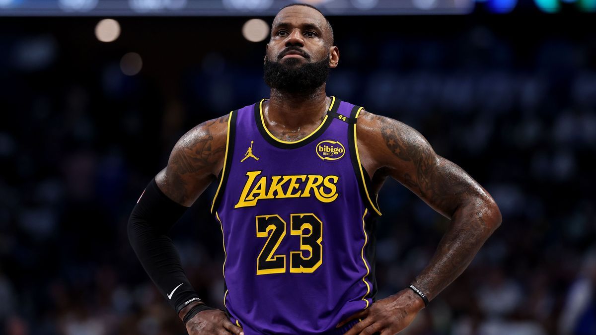 Los Angeles Lakers v Dallas Mavericks