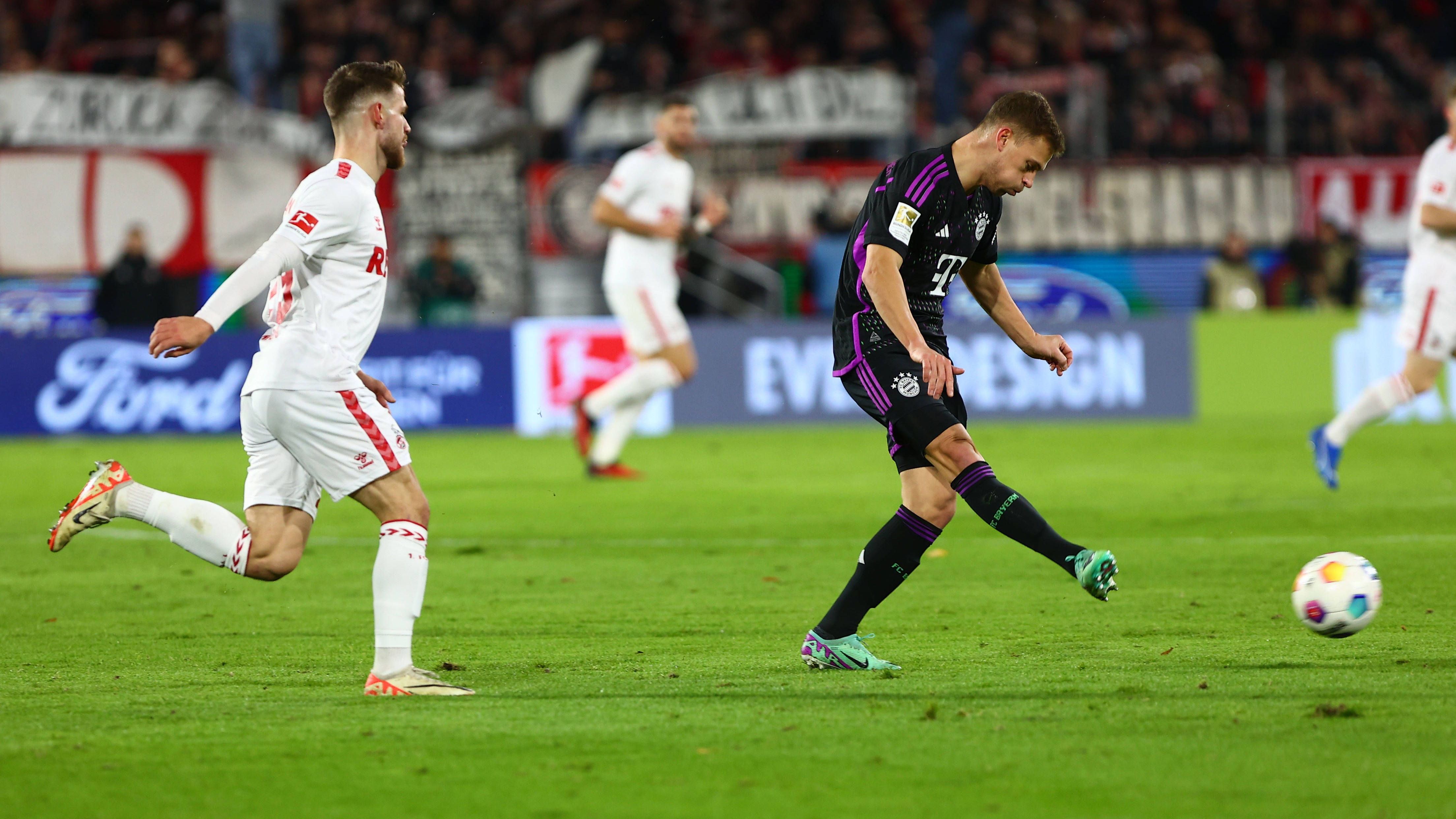 <strong>Joshua Kimmich</strong><br>Investiert viel, spielt einen Traumpass auf Sane, an dessen Ende das 2:0 stehen muss. Leistet sich aber auch 19 (!) Ballverluste, einige davon in pikanten Situationen. Kein Ruhmesblatt für jemanden, der sich als ballsicherer Sechser sieht. <strong><em>ran</em>-Note: 4</strong>