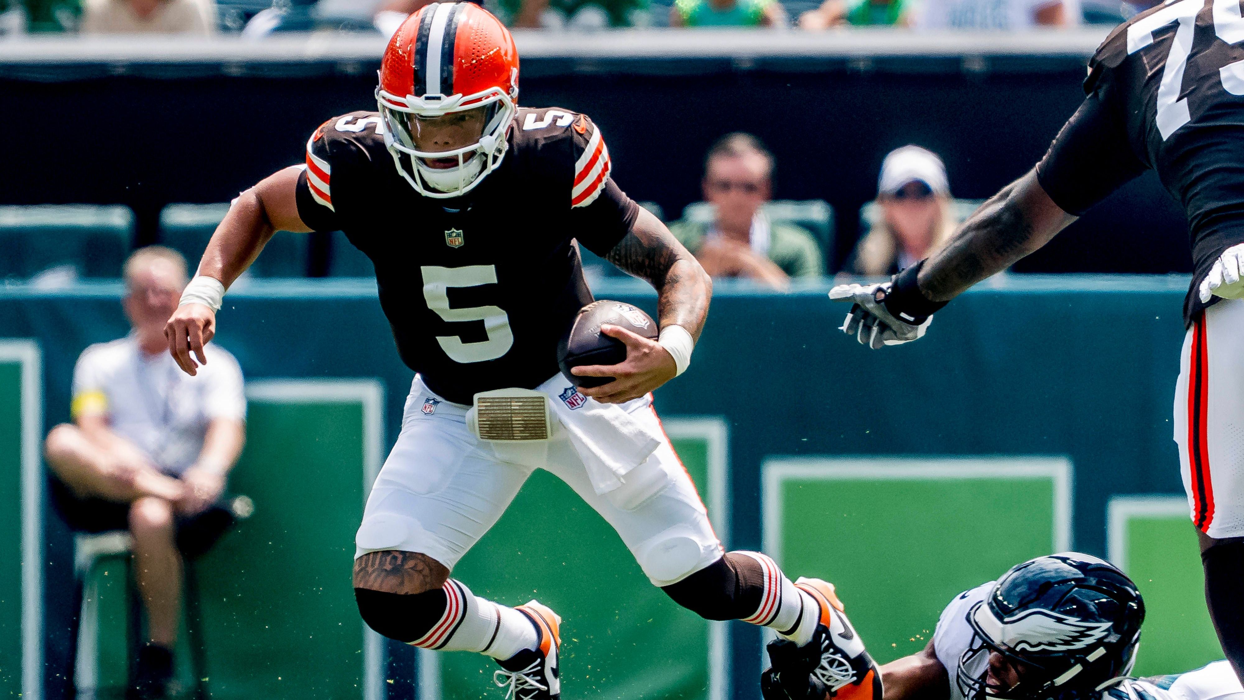 <strong>Dillon Gabriel (Cleveland Browns)<br>Alter:</strong> 24<br><strong>Draftpick:</strong>&nbsp;94 im Jahr 2025<br><strong>Jahresgehalt 2025:</strong> bis zu 1,13 Millionen Dollar<br><strong>Beste Saison:</strong>&nbsp;Rookie