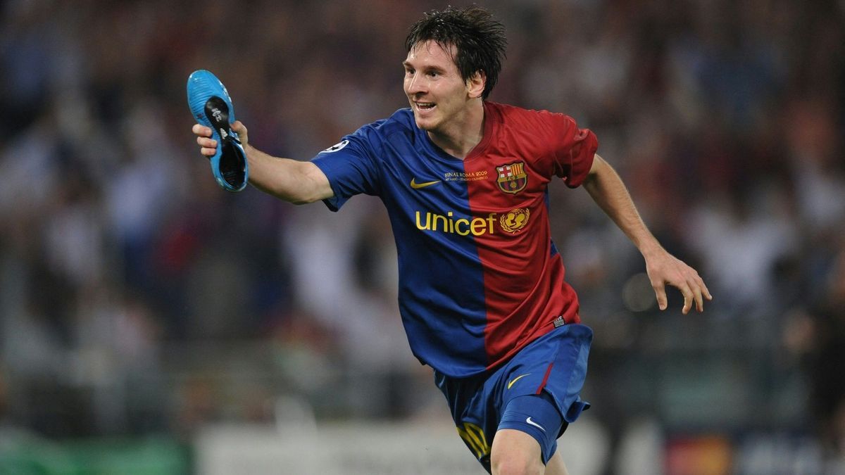 Lionel Messi verlor nach dem Kopfball seinen Schuh