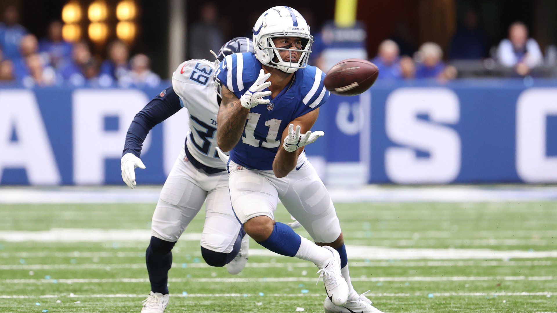 
                <strong>Wide Receiver: Michael Pittman Jr. (Indianapolis Colts) </strong><br>
                Die Indianapolis Colts kommen immer mehr ins Rollen und konnten in den vergangenen Wochen vor allem in der Offensive ihr Potenzial aufs Feld bringen. Quarterback Carson Wentz funktionierte dabei immer besser und fand mit Wide Receiver Michael Pittman Jr. ein neues Lieblingsziel. Der 24-Jährige erzielte in den vergangenen drei Spielen vier Touchdowns und dürfte auch gegen die Jacksonville Jaguars eine wichtige Rolle spielen. Gut möglich, dass Pittman seine Touchdown-Serie auch am Sonntag fortsetzt. 
              