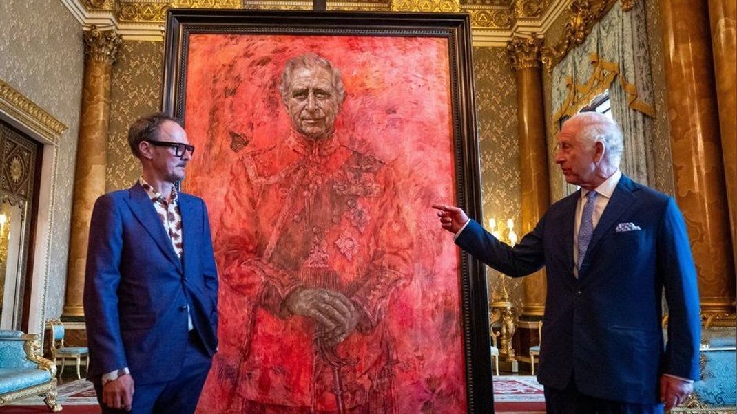 Der britische Künstler Jonathan Yeo präsentierte das erste Porträt von König Charles III. im Buckingham-Palast.