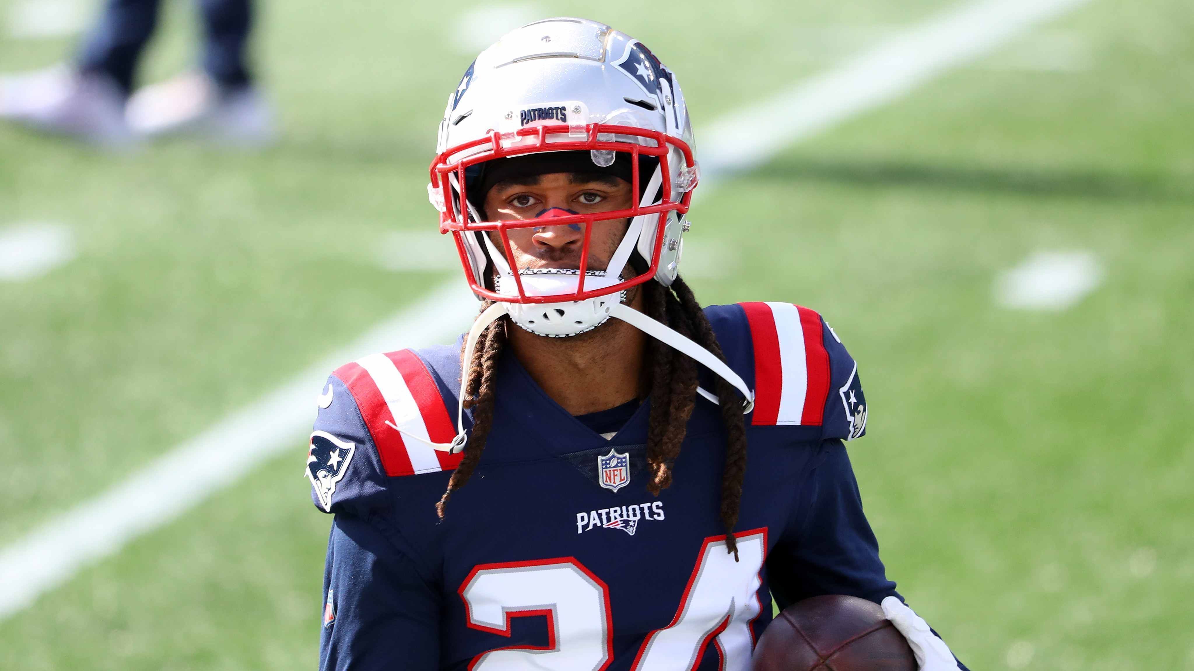 
                <strong>Stephon Gilmore (New England Patriots)</strong><br>
                Anders verhält sich die Situation rund um Patriots-Cornerback Stephon Gilmore. Der Passverteidiger will mit seinem Streik wohl einen neuen Vertrag provozieren. Sein derzeitiges Arbeitspapier in Foxborough läuft noch bis zum Ende der Spielzeit 2021, danach wäre der 30-Jährige als Free Agent auf dem Markt.
              