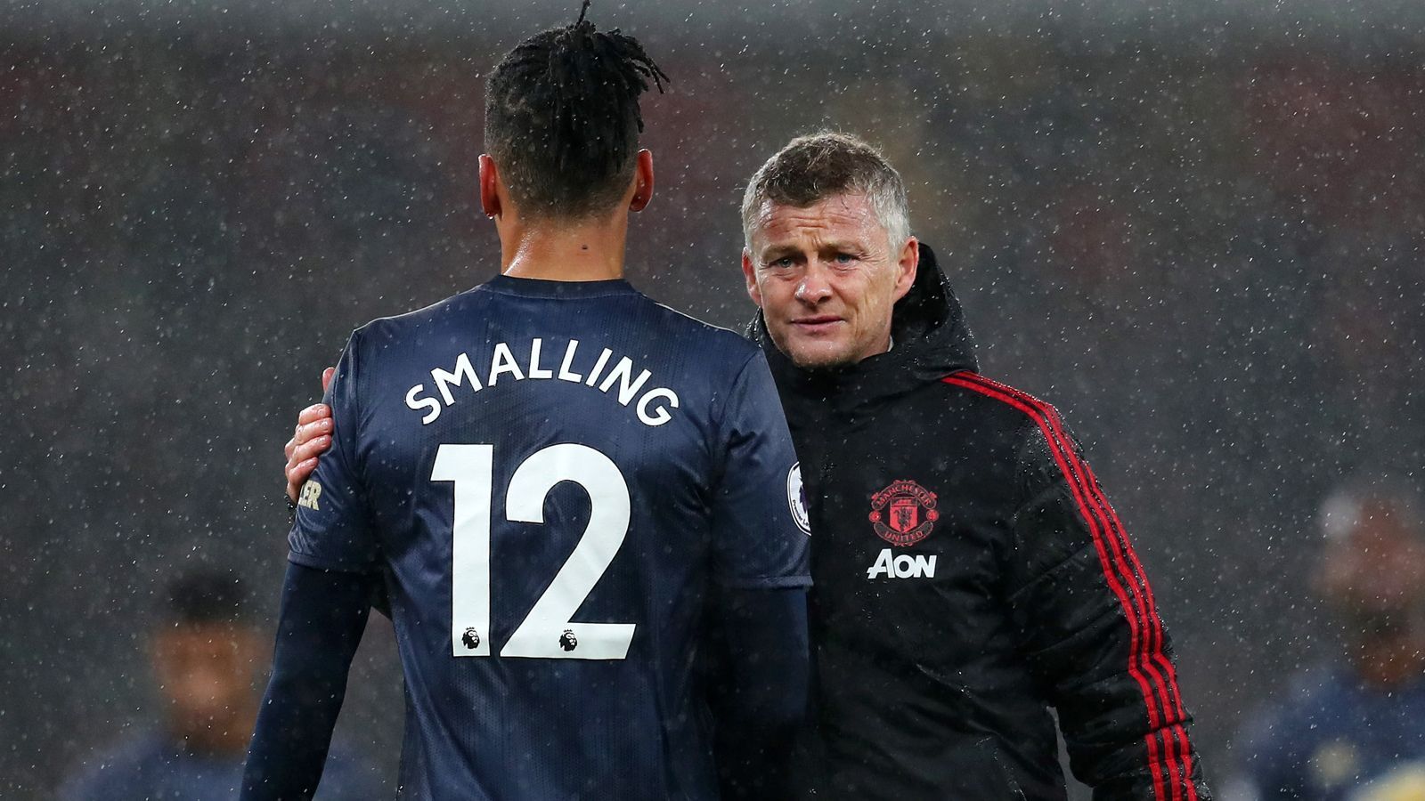 
                <strong>Chris Smalling (AS Rom)</strong><br>
                Abgebender Verein: Manchester United - Position: Innenverteidiger - Ablösesumme: kolportierte 15 Millionen Euro plus 5 Millionen Euro Bonus - Marktwert: 20 Millionen Euro
              