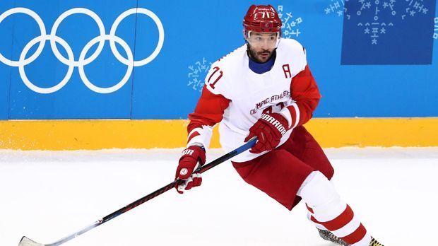 
                <strong>Ilja Kowaltschuk</strong><br>
                Der Stürmer machte 816 Spiele in der NHL, in die er 2001 mit 18 Jahren gegangen war. Er schoss 417 Tore, stieg 2012 aber aus seinem Vertrag bei den New Jersey Devils aus, der noch bis 2025 datiert war und ihm 77 Millionen Dollar eingebracht hätte. Er spielt auch er wieder in der Heimat bei St, Petersburg. Der 34-Jährige wurde 2008 und 2009 Weltmeister.
              