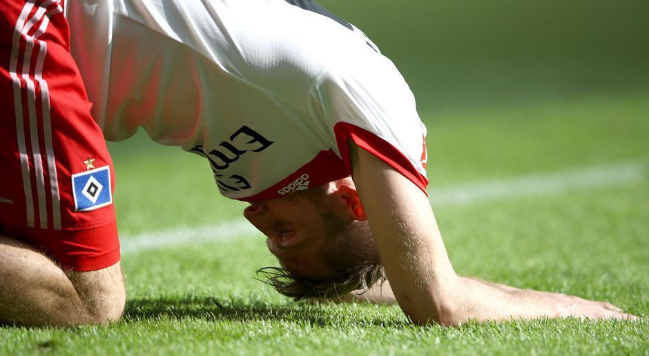 
                <strong>Hamburger SV</strong><br>
                Zweimal innerhalb von drei Jahren hatte sich der HSV in die Relegation gerettet. Ein drittes Mal wäre wohl zu viel des Guten gewesen. Dabei traten die Hamburger unter Trainer Christian Titz in den vergangenen Woche überhaupt nicht mehr wie ein Absteiger auf. Doch der Trainerwechsel kam offensichtlich zu spät. Und so steigt auch das letzte Bundesliga-Gründungsmitglied erstmals in die Zweitklassigkeit ab. ran-Note: 6
              