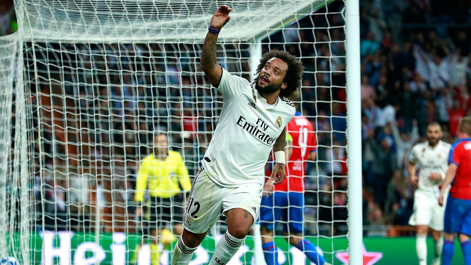 
                <strong>Linker Außenverteidiger: Marcelo</strong><br>
                Verein: Real MadridNationalität: brasilianischAlter: 30 Jahre
              