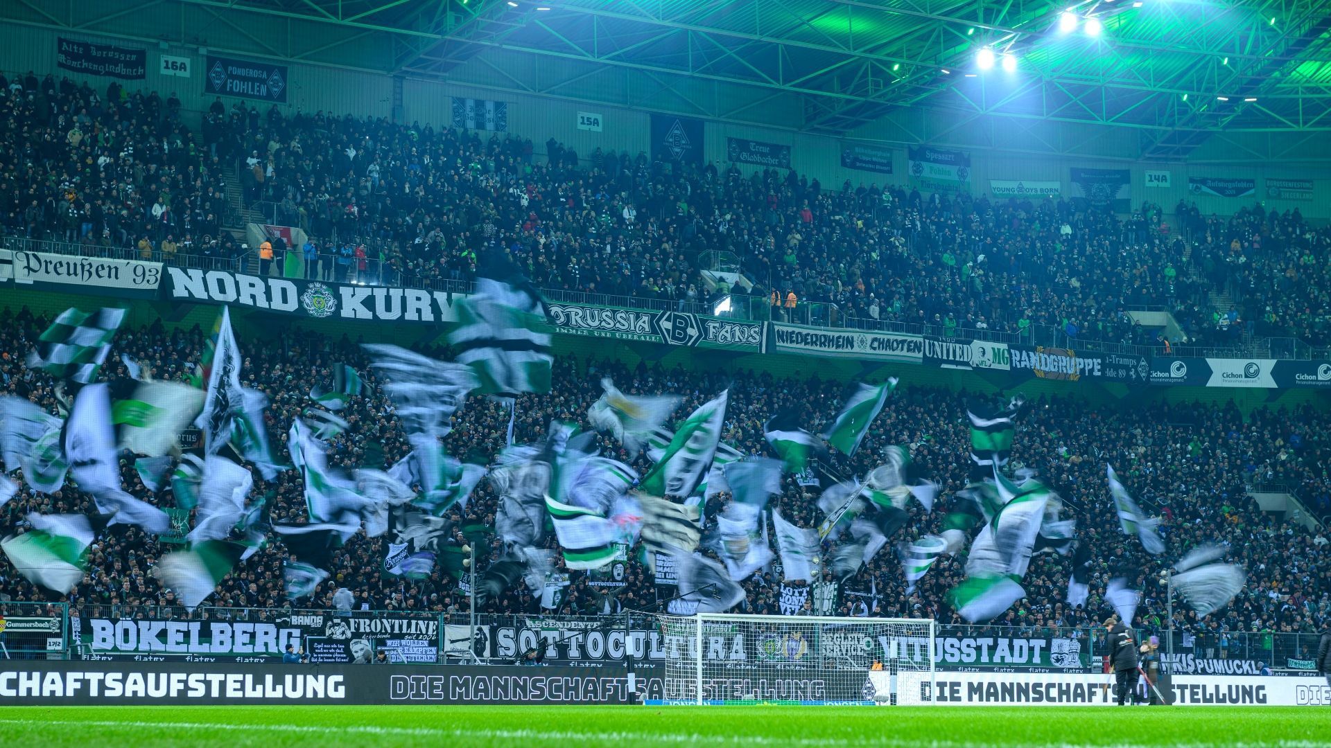 
                <strong>Platz 14 - Borussia-Park (Borussia Mönchengladbach)</strong><br>
                Etwas überraschend in diesen eher unteren Gefilden befindet sich der Borussia-Park. Das liegt auch daran, dass die Atmosphäre dort vergleichsweise schlecht bewertet wird. In dieser Kategorie schafft es die Borussia nicht in die Top 10.
              