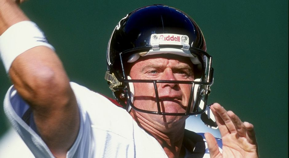 
                <strong>Platz 8: Steve DeBerg (Quarterback) - 44 Jahre</strong><br>
                Letztes Team: Atlanta Falcons (1998).Obwohl Steve DeBerg in der NFL meist nur als Backup-Quarterback agierte, spielte er insgesamt 18 Saisons in der höchsten amerikanischen Football-Liga. Nachdem er seine Karriere bereits 1993 beendet hatte, kehrte er 1998 im Alter von 44 Jahren noch ein letztes Mal in die NFL zurück.
              