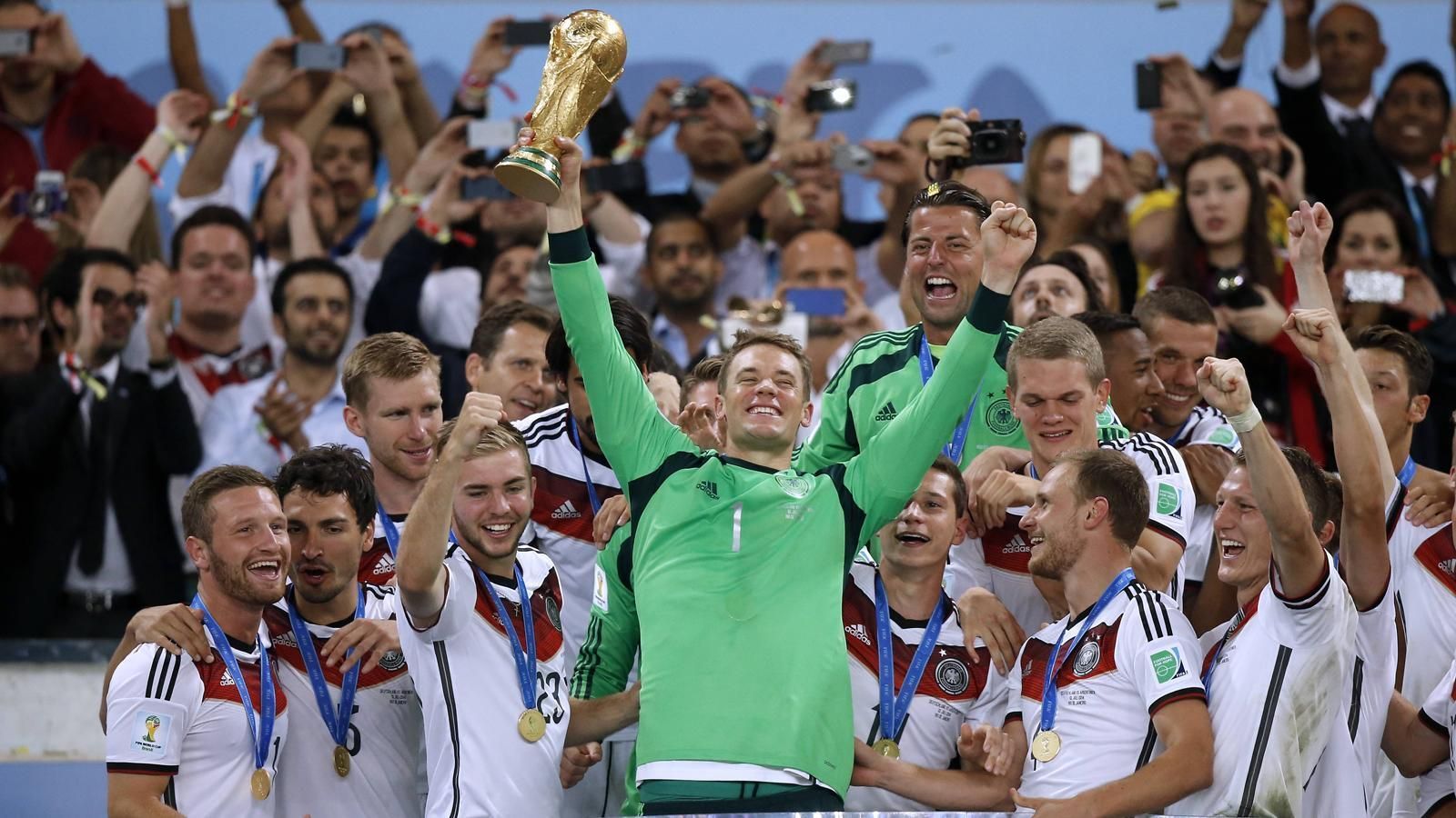
                <strong>Platz 4: Deutschland (drei Final-Teilnahmen)</strong><br>
                Im WM-Finale: 2002, 2014WM-Titel: 1 (2014)Im EM-Finale: 2008EM-Titel: -Im Gegensatz zu Spanien und Italien stand das DFB-Team zwei Mal in den letzten 20 Jahren in einem WM-Finale.
              