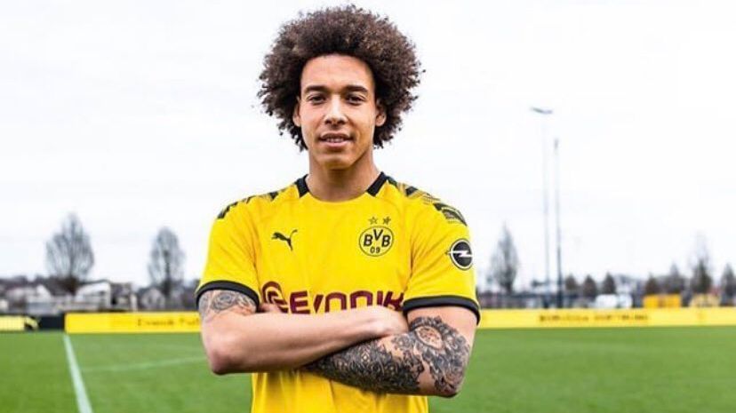 
                <strong>Borussia Dortmund</strong><br>
                Axel Witsel trägt es bereits mit Stolz. "110 Jahre. Gestern, heute morgen, für immer Borussia Dortmund". Dieser Spruch ist auf der Innenseite unterhalb des Kragens in die neuen Trikots eingenäht. Im Dezember feiert der Klub sein 110-jähriges Bestehen. 
              