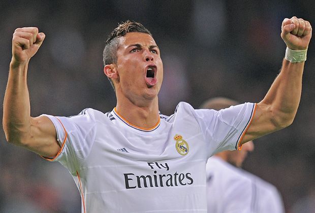 
                <strong>Cristiano Ronaldo (Real Madrid)</strong><br>
                Womit wir bei der nächsten Tormaschine wären: CR7. 51 Tore erzielte der Portugiese in 47 Pflichtspielen für Real. Am Ende steht eine erfolgreiche Saison: Champions-League-Sieger, Pokalsieger, CL-Torschützenkönig und Gewinner des Goldenen Schuhs.
              