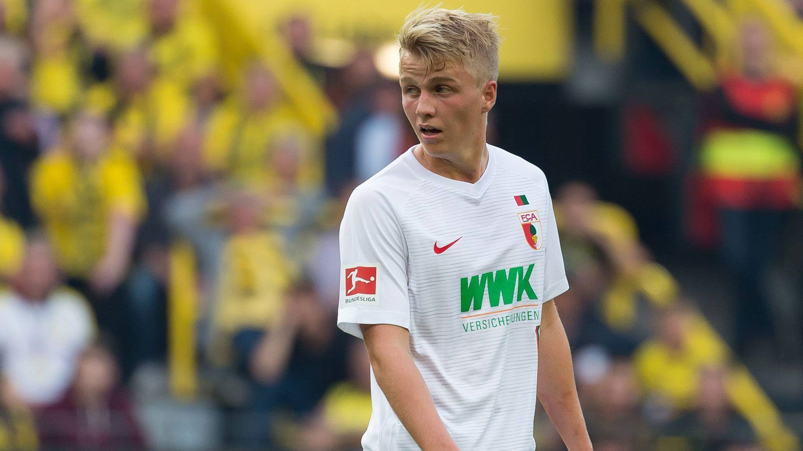 
                <strong>Felix Götze (20) - Innenverteidiger - FC Augsburg </strong><br>
                Vielleicht schießt uns in den kommenden Jahren wieder ein Götze zum Weltmeister, diesmal aber der Augsburger Felix, der Jüngste der drei Götzes. Der Älteste, Fabian, beendete seine Karriere 2016, Mario steht bei dem BVB aktuell nur hinten an. Felix startet bei den Augsburgern dagegen voll durch. In dieser Saison stand der Innenverteidiger in vier Spielen auf dem Feld und konnte dabei einen Treffer erzielen - und das auch noch gegen seinen Ex-Verein FC Bayern.
              