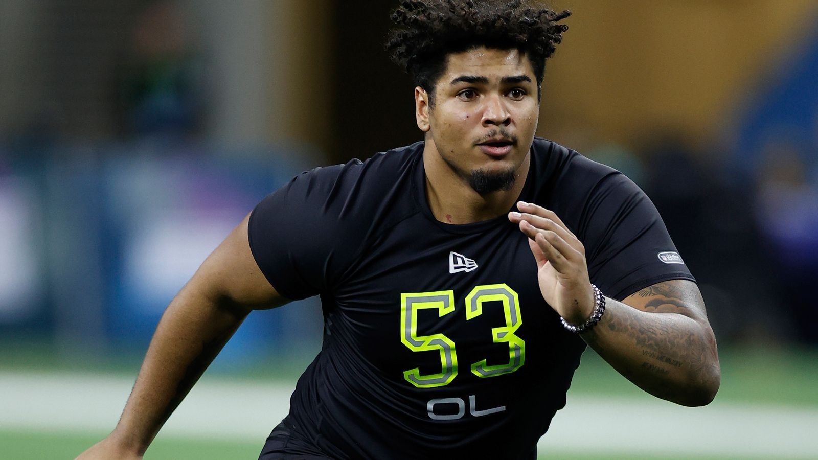 
                <strong>13 Tampa Bay Buccaneers: Tristan Wirfs</strong><br>
                Offensive TackleIowaDie Indianapolis Colts tradeten ihren Erstrunden-Pick 2020 zu den San Francisco 49ers für DeForest Buckner - die 49ers tradeten ihren Pick an die Buccaneers
              