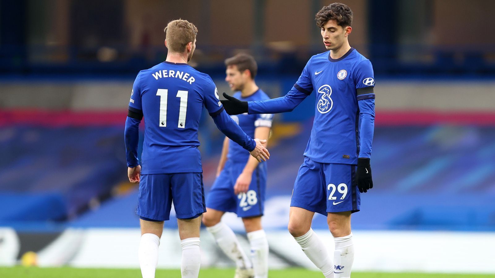 
                <strong>FC Chelsea (England)</strong><br>
                Längste Vertragslaufzeit: Timo Werner (li.), Kai Havertz (re.), Kepa Arrizabalaga, Hakim Ziyech, Ben Chilwell, Edouard Mendy und Reece James (bis 2025)
              