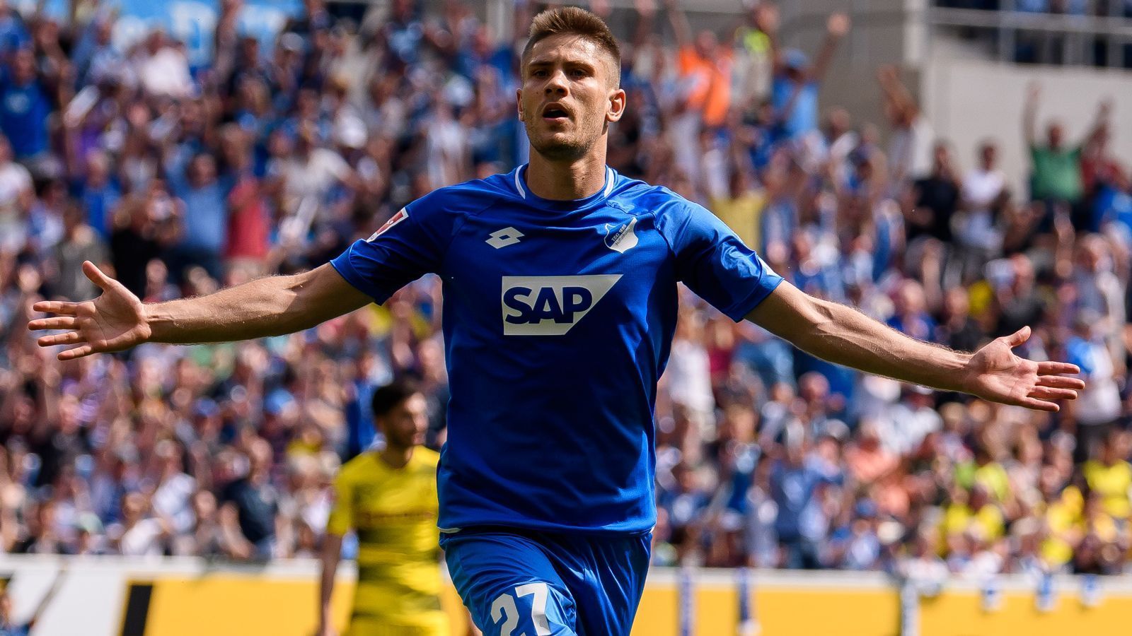 
                <strong>Andrej Kramaric (1899 Hoffenheim)</strong><br>
                Nach der WM 2014 kam auch der heutige Hoffenheimer Andrej Kramaric zu seinem Länderspieldebüt für Kroatien - ebenfalls unter Niko Kovac. Mittlerweile hat der 26-Jährige fast 30 Länderspiele auf dem Buckel und gehört zu den interessantesten Bundesliga-Stürmern. Auch interessant genug für die Münchner? "Bayern? Ja, ich habe gesehen, was die Medien schreiben", sagte der 26-Jährige zuletzt bei "goal.com", "aber kein Grund zur Hektik, es gibt noch genügend Zeit". Ganz so günstig dürfte der 13-malige Saisontorschütze der TSG nicht werden. Schließlich erklärte Manager Alexander Rosen zuletzt, dass die Kraichgauer im Winter ein Angebot über 30 Millionen Euro aus Italien für Kramaric ablehnten. Der Vertrag des Angreifers, der auch im kroatischen WM-Kader steht, läuft noch bis 2020.
              